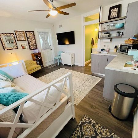 Coastal Chic Suite With Kitchenette And Private Entrance St. Petersburg Exterior photo