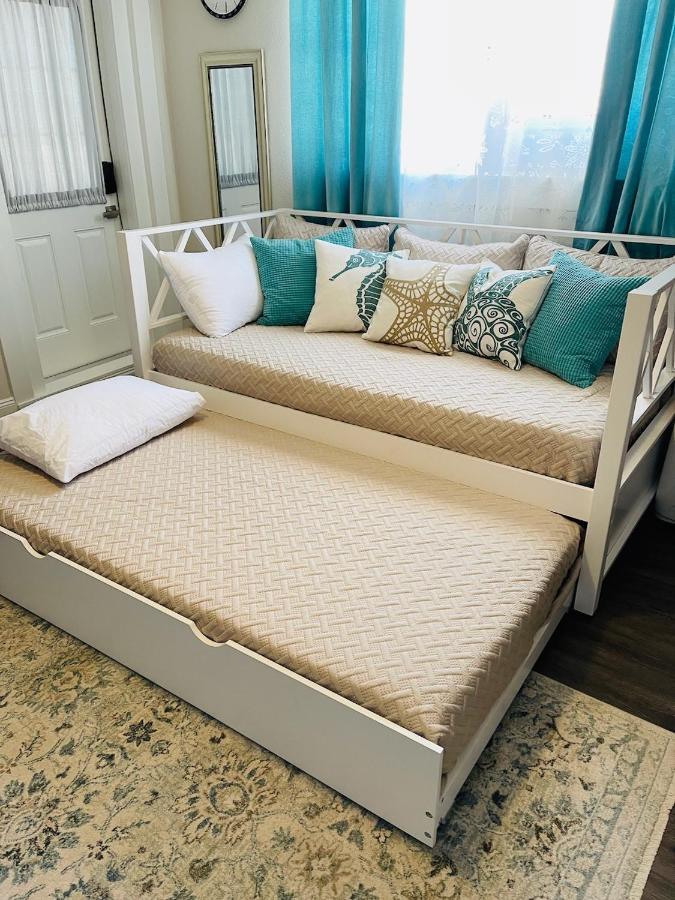 Coastal Chic Suite With Kitchenette And Private Entrance St. Petersburg Exterior photo