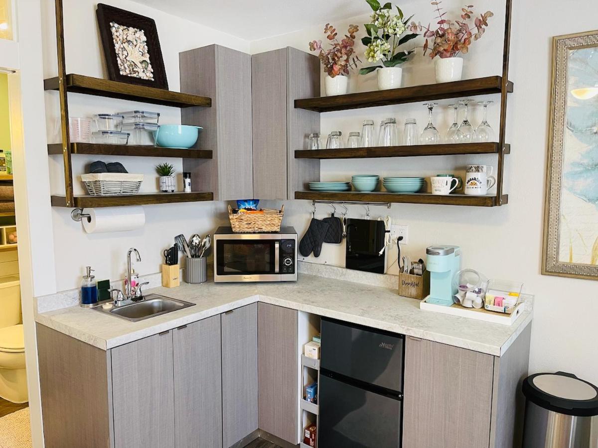 Coastal Chic Suite With Kitchenette And Private Entrance St. Petersburg Exterior photo
